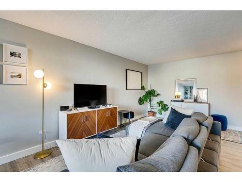 302-1027 Cameron Avenue Sw, Calgary, AB - Indoor