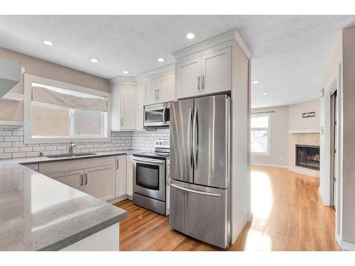 1801B 41 Street Nw, Calgary, AB - Indoor Photo Showing Kitchen With Stainless Steel Kitchen With Upgraded Kitchen