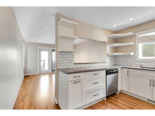 1801B 41 Street Nw, Calgary, AB - Indoor Photo Showing Kitchen With Upgraded Kitchen