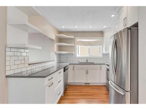 1801B 41 Street Nw, Calgary, AB - Indoor Photo Showing Kitchen With Stainless Steel Kitchen With Upgraded Kitchen