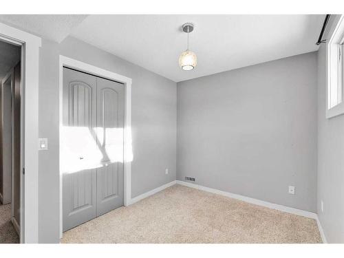 1801B 41 Street Nw, Calgary, AB - Indoor Photo Showing Other Room