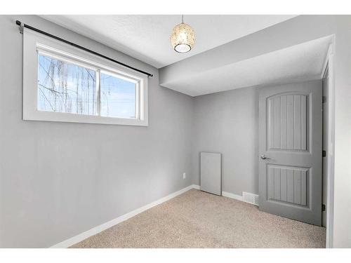 1801B 41 Street Nw, Calgary, AB - Indoor Photo Showing Other Room