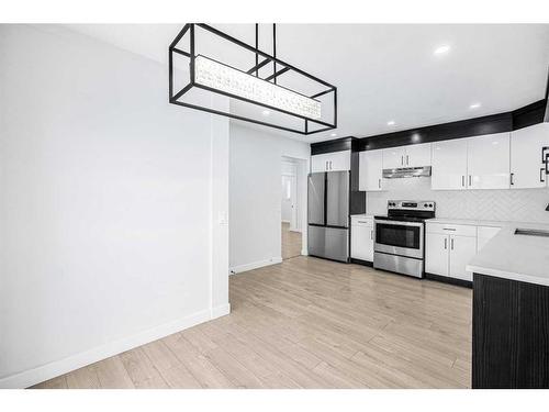 208 Falconridge Crescent Ne, Calgary, AB - Indoor Photo Showing Kitchen