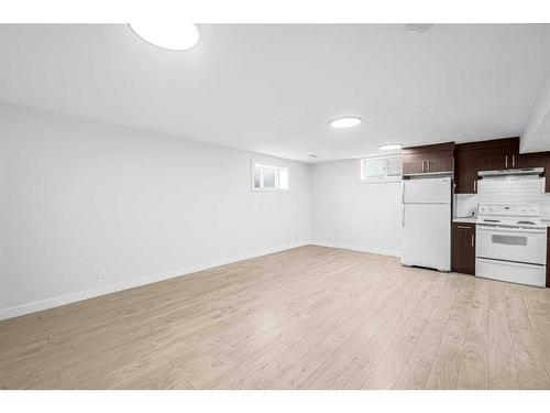 208 Falconridge Crescent Ne, Calgary, AB - Indoor Photo Showing Kitchen