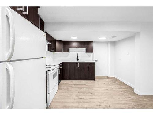 208 Falconridge Crescent Ne, Calgary, AB - Indoor Photo Showing Kitchen