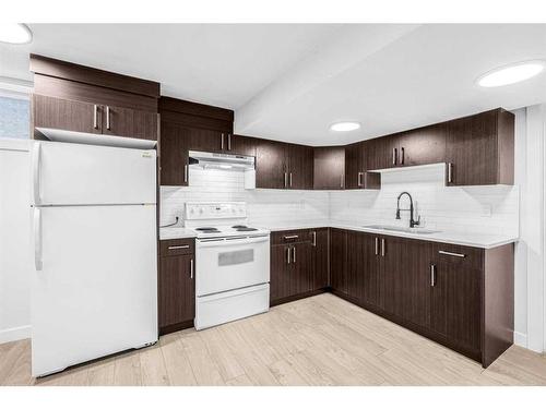 208 Falconridge Crescent Ne, Calgary, AB - Indoor Photo Showing Kitchen