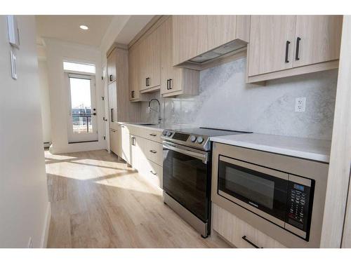 110-370 Dieppe Drive Sw, Calgary, AB - Indoor Photo Showing Kitchen