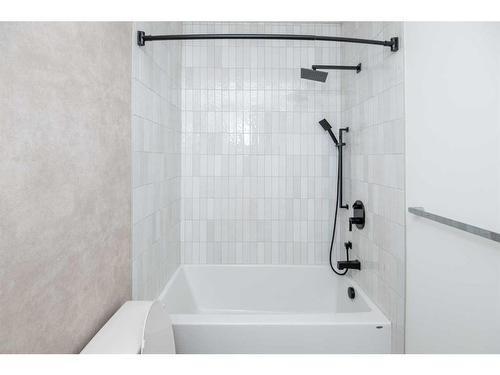 110-370 Dieppe Drive Sw, Calgary, AB - Indoor Photo Showing Bathroom