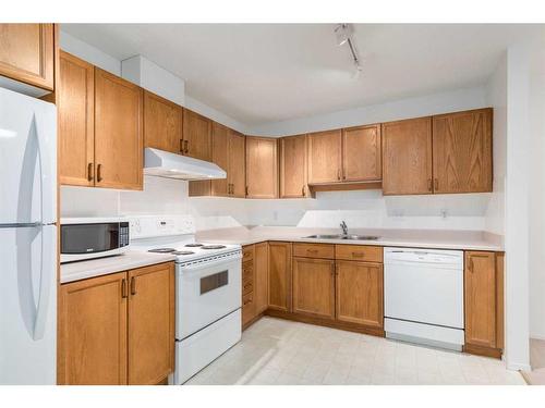 3309-3000 Sienna Park Green Sw, Calgary, AB - Indoor Photo Showing Kitchen With Double Sink