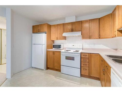 3309-3000 Sienna Park Green Sw, Calgary, AB - Indoor Photo Showing Kitchen