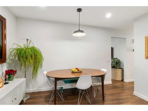 432 Lynnover Way Se, Calgary, AB - Indoor Photo Showing Dining Room