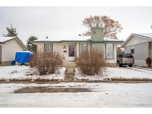 432 Lynnover Way Se, Calgary, AB - Outdoor