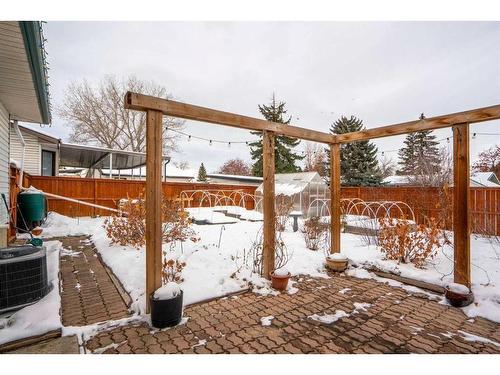 432 Lynnover Way Se, Calgary, AB - Outdoor