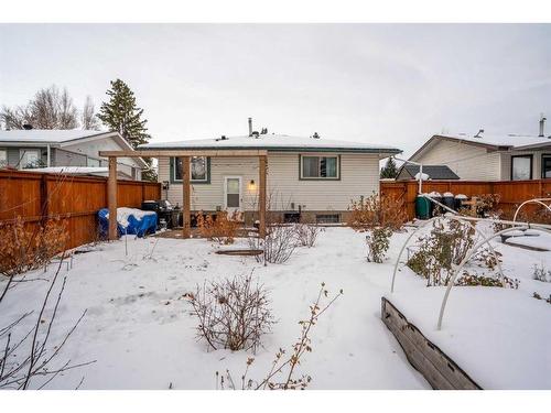 432 Lynnover Way Se, Calgary, AB - Outdoor With Exterior