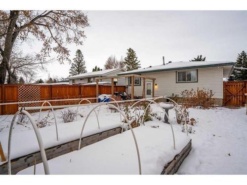 432 Lynnover Way Se, Calgary, AB - Outdoor