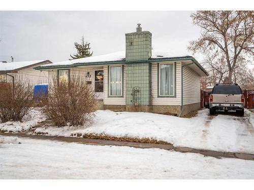 432 Lynnover Way Se, Calgary, AB - Outdoor