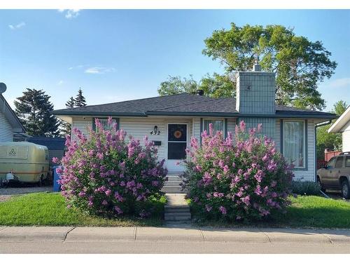 432 Lynnover Way Se, Calgary, AB - Outdoor