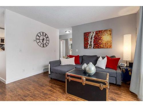 10-1739 24A Street Sw, Calgary, AB - Indoor Photo Showing Living Room