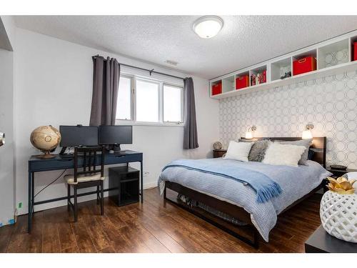 10-1739 24A Street Sw, Calgary, AB - Indoor Photo Showing Bedroom