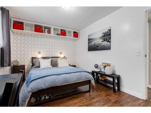 10-1739 24A Street Sw, Calgary, AB - Indoor Photo Showing Bedroom