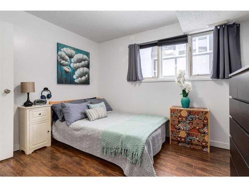 10-1739 24A Street Sw, Calgary, AB - Indoor Photo Showing Bedroom