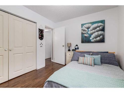 10-1739 24A Street Sw, Calgary, AB - Indoor Photo Showing Bedroom