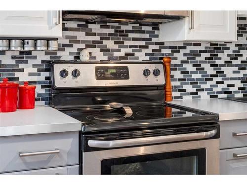 10-1739 24A Street Sw, Calgary, AB - Indoor Photo Showing Kitchen