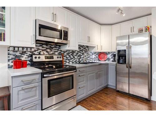 10-1739 24A Street Sw, Calgary, AB - Indoor Photo Showing Kitchen With Stainless Steel Kitchen With Upgraded Kitchen