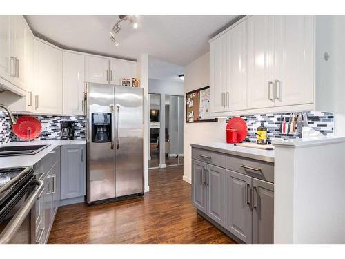 10-1739 24A Street Sw, Calgary, AB - Indoor Photo Showing Kitchen With Stainless Steel Kitchen