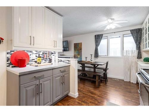 10-1739 24A Street Sw, Calgary, AB - Indoor Photo Showing Kitchen