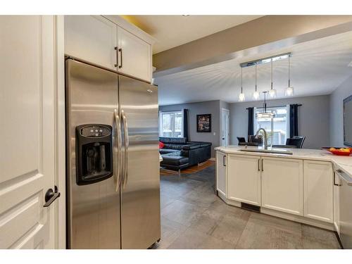 225 Cougar Ridge Drive Sw, Calgary, AB - Indoor Photo Showing Kitchen