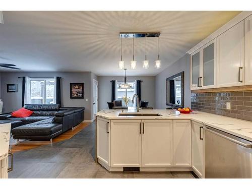 225 Cougar Ridge Drive Sw, Calgary, AB - Indoor Photo Showing Kitchen