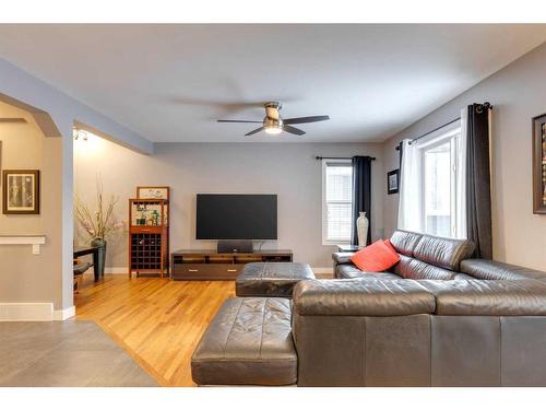 225 Cougar Ridge Drive Sw, Calgary, AB - Indoor Photo Showing Living Room