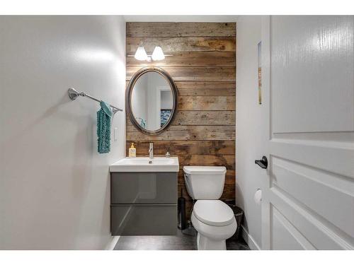 225 Cougar Ridge Drive Sw, Calgary, AB - Indoor Photo Showing Bathroom