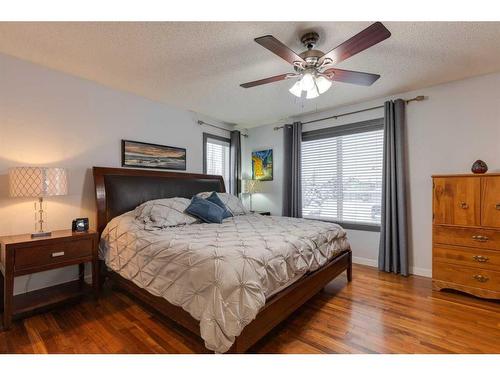 225 Cougar Ridge Drive Sw, Calgary, AB - Indoor Photo Showing Bedroom