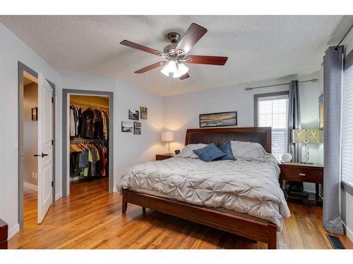 225 Cougar Ridge Drive Sw, Calgary, AB - Indoor Photo Showing Bedroom