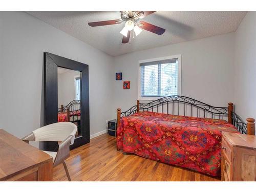 225 Cougar Ridge Drive Sw, Calgary, AB - Indoor Photo Showing Bedroom