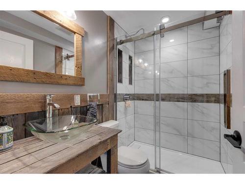 225 Cougar Ridge Drive Sw, Calgary, AB - Indoor Photo Showing Bathroom