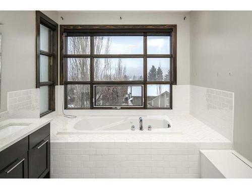 3524 8 Avenue Nw, Calgary, AB - Indoor Photo Showing Bathroom