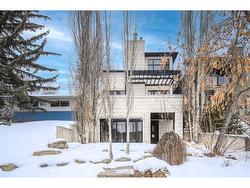 3524 8 Avenue NW Calgary, AB T2N 1C9