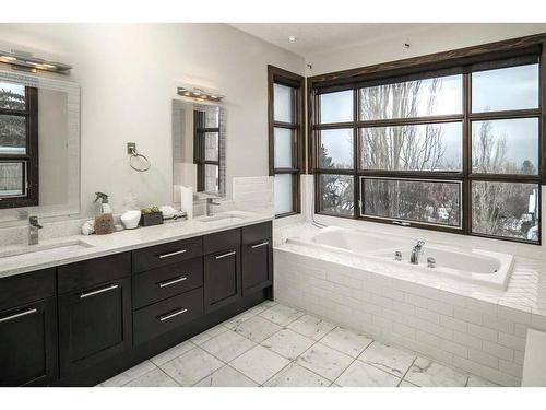 3524 8 Avenue Nw, Calgary, AB - Indoor Photo Showing Bathroom