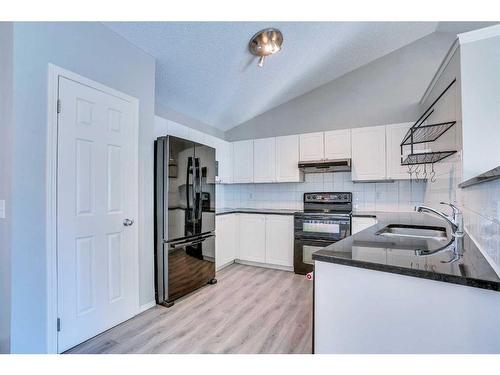 71 Mt Aberdeen Link Se, Calgary, AB - Indoor Photo Showing Kitchen