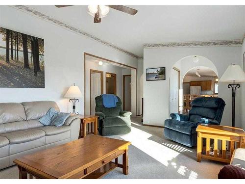 33567 Highway 584, Rural Mountain View County, AB - Indoor Photo Showing Living Room