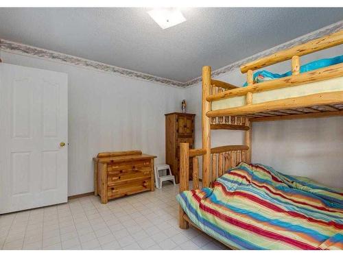 33567 Highway 584, Rural Mountain View County, AB - Indoor Photo Showing Bedroom