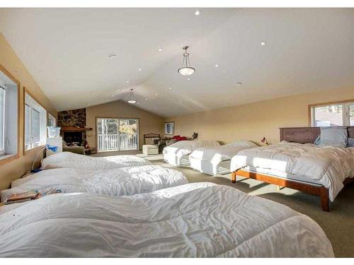 33567 Highway 584, Rural Mountain View County, AB - Indoor Photo Showing Bedroom