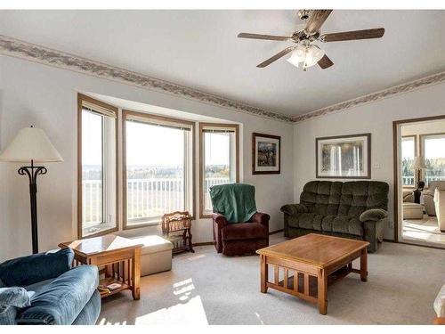 33567 Highway 584, Rural Mountain View County, AB - Indoor Photo Showing Living Room