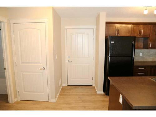 1117-130 Panatella Street Nw, Calgary, AB - Indoor Photo Showing Kitchen