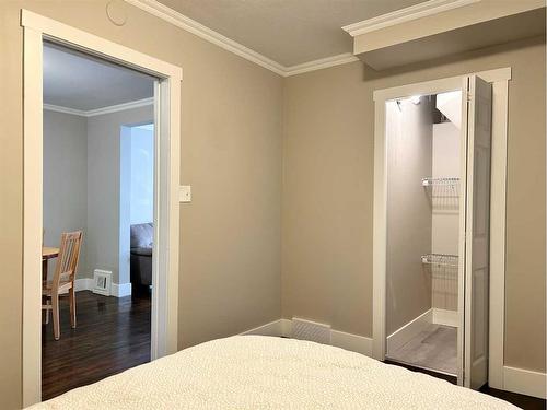 231 4 Avenue Se, Three Hills, AB - Indoor Photo Showing Bedroom