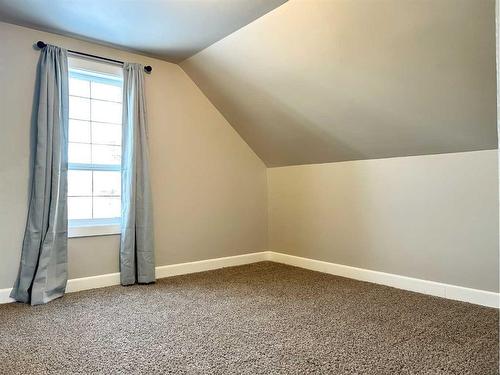 231 4 Avenue Se, Three Hills, AB - Indoor Photo Showing Other Room