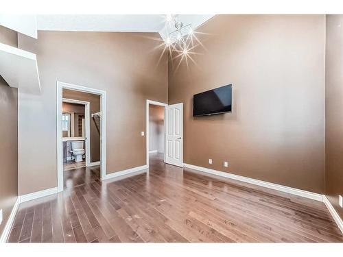 4432 20 Avenue Nw, Calgary, AB - Indoor Photo Showing Other Room